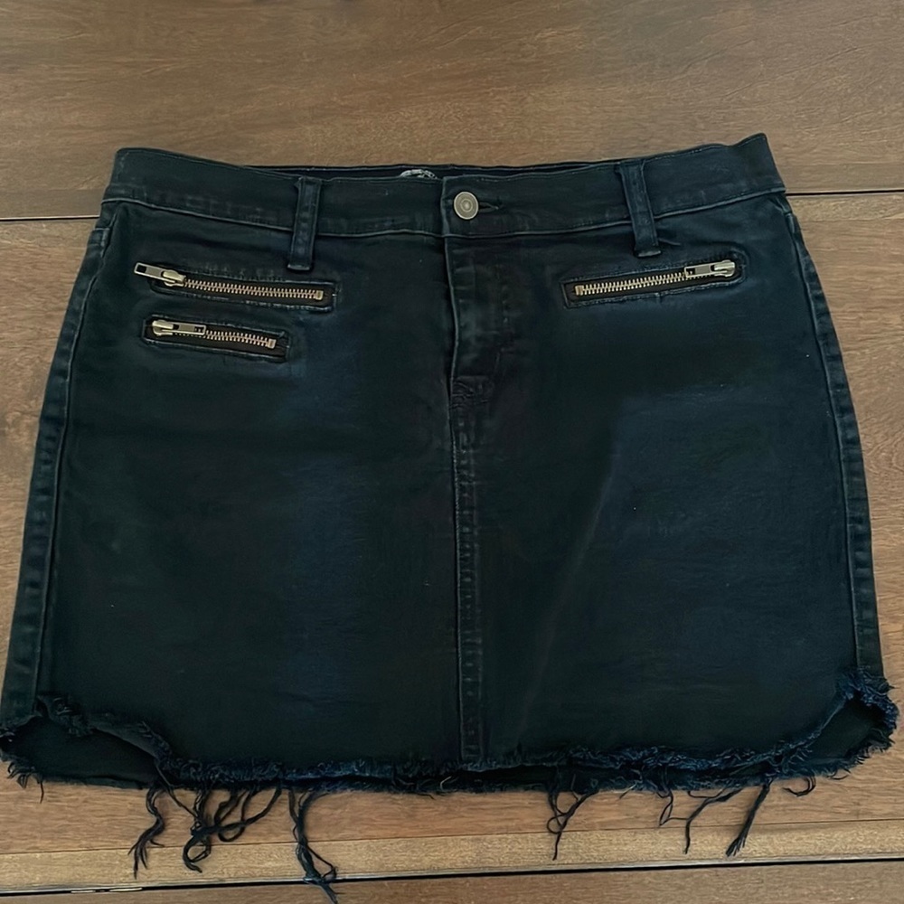 Old Navy “The Diva” 5 Pocket 99% Cotton Denim Black mini Skirt Sz. 8 Regular